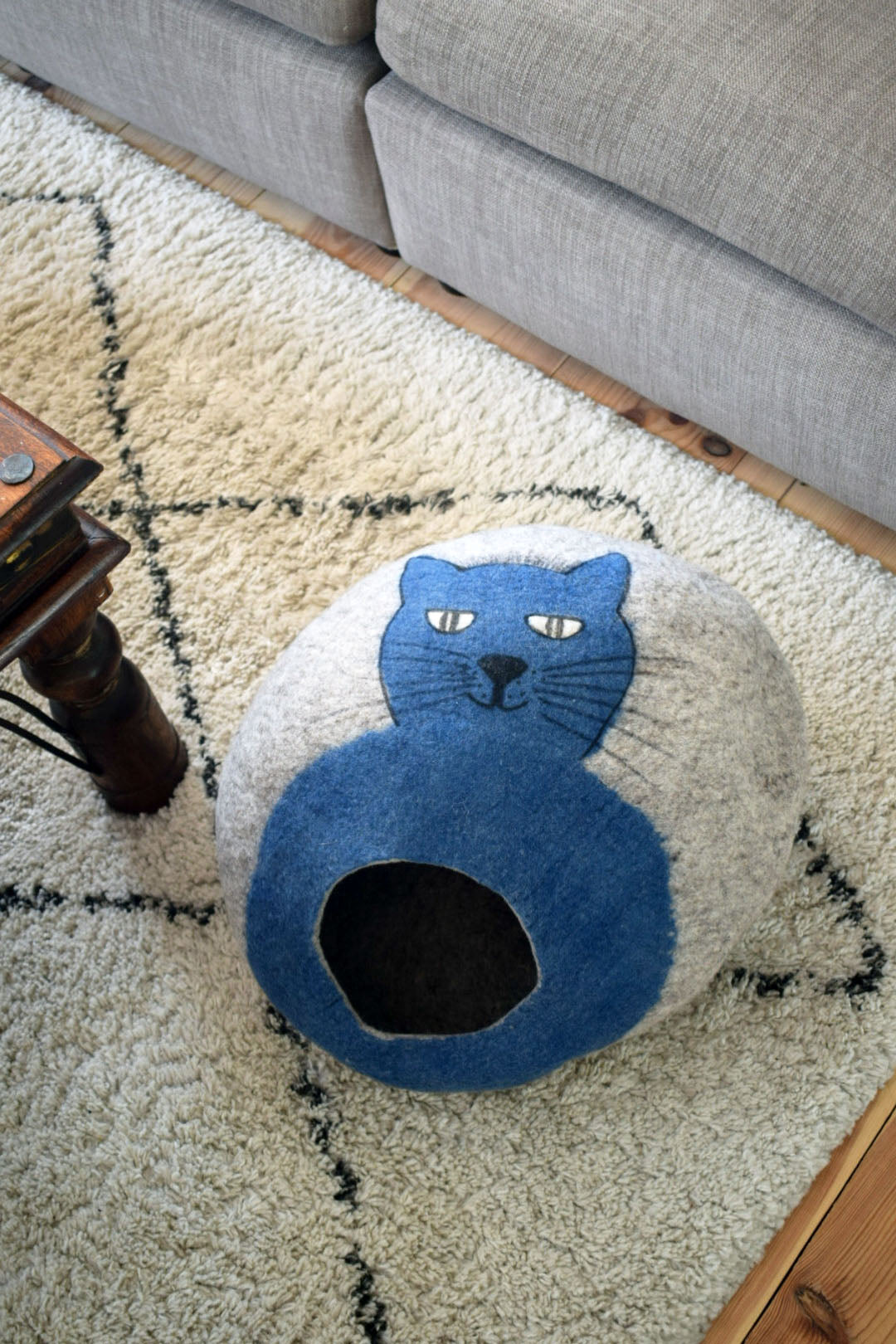Cat Cave - Handmade using Kyrgyz Wool